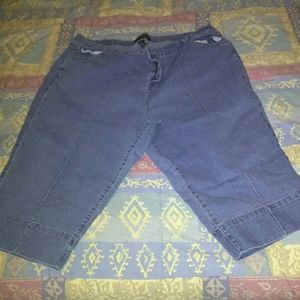 Venezia Blue Jean Capris Size 28W